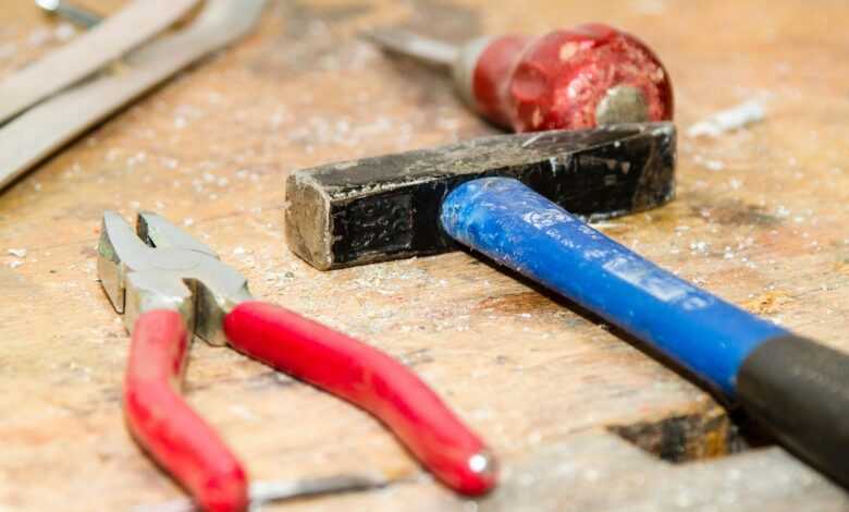 Цікаві факти про ремонт, які вас приємно здивують - Це цікаво tool, workbench, hammer, pliers, handyman, repair, tool, hammer, hammer, hammer, hammer, handyman, handyman, handyman, repair, repair, repair, repair, repair